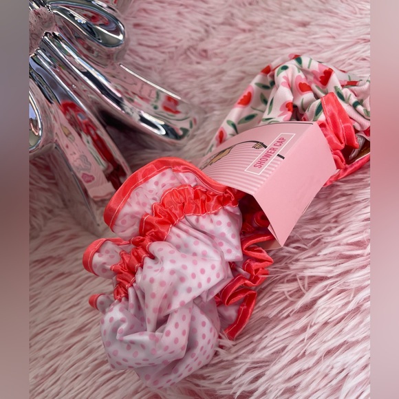 The Vintage Cosmetic Shower Cap - Picture 3 of 4